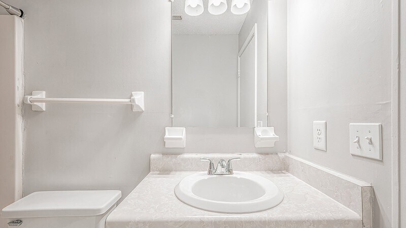 Building Photo - 815 Golf View Pl