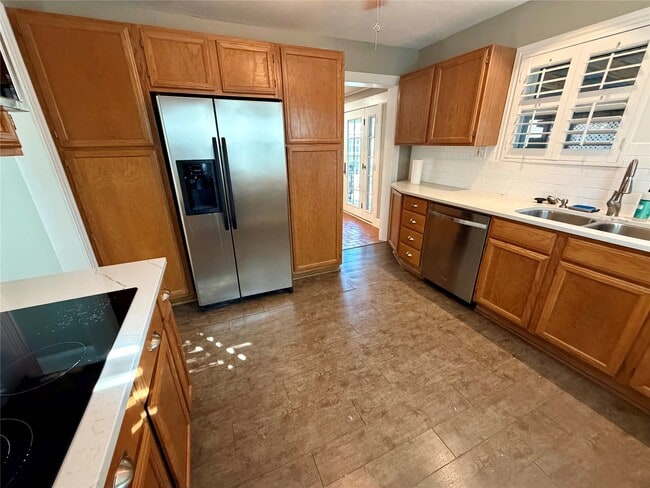 Building Photo - 1621 Cherryhurst St