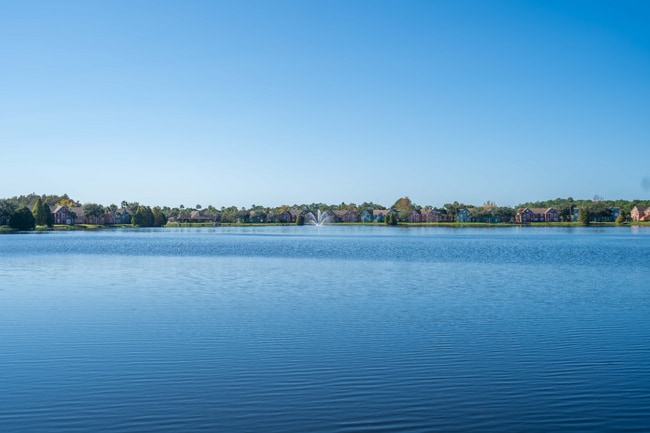 Building Photo - "Charming 2-Bed, 2-Bath Townhouse Retreat in Tampa's Serene White Lake Court!"