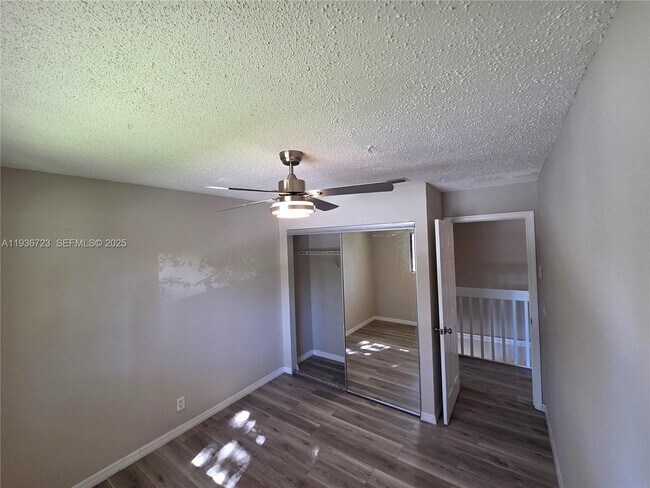 Building Photo - 121 San Remo Blvd