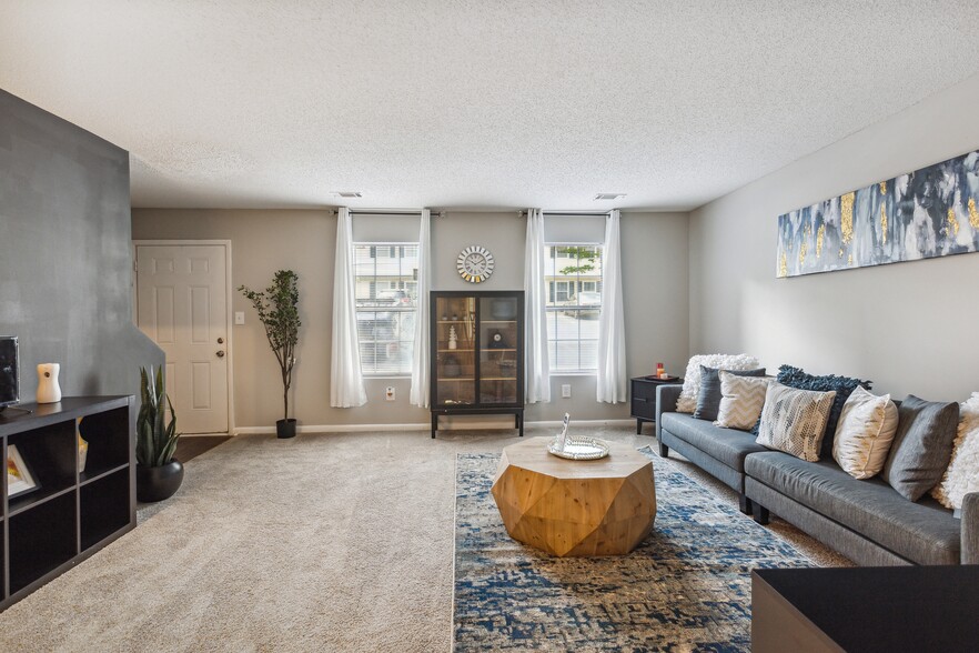 Primary Photo - Lakeside Townhomes