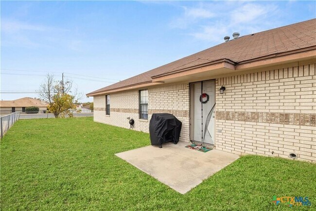 Building Photo - 3210 Raven Dr
