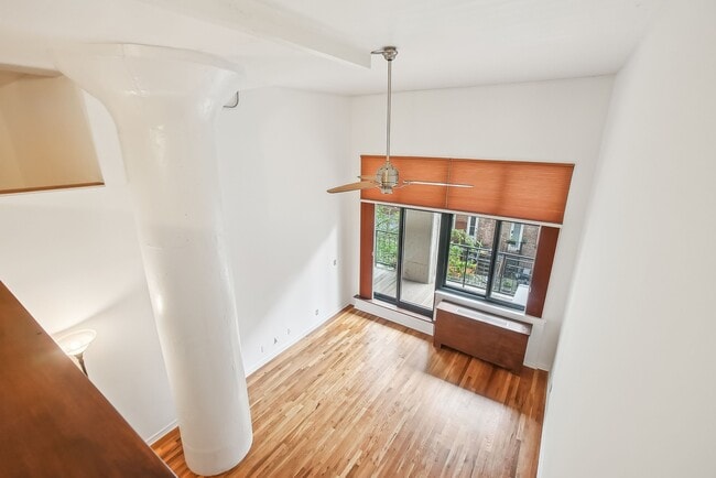 Building Photo - 205 10th St