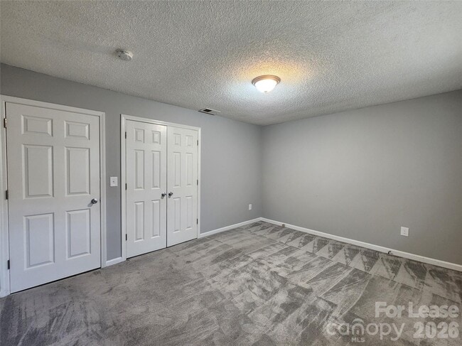 Building Photo - 4633 Club View Dr