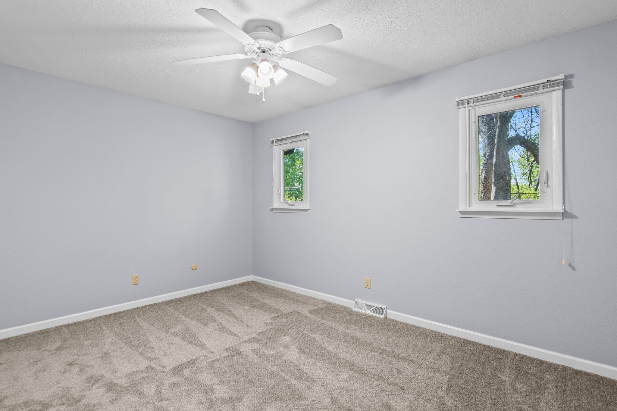 Building Photo - 204 Saxon Dr