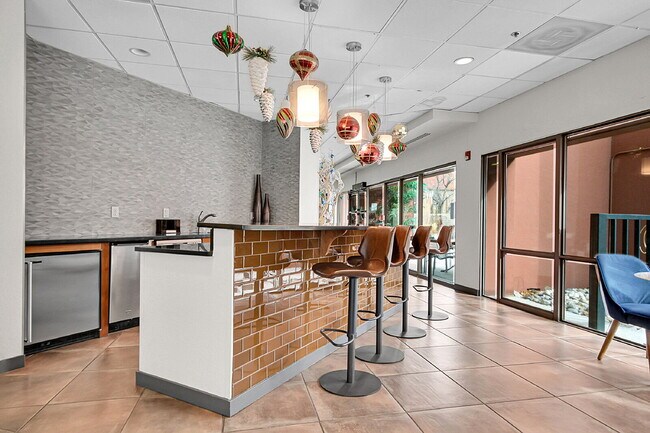 Building Photo - $1,750.00 - 1 Bedroom, 1 Bathroom, Condo in Denver with Cozy Balcony!