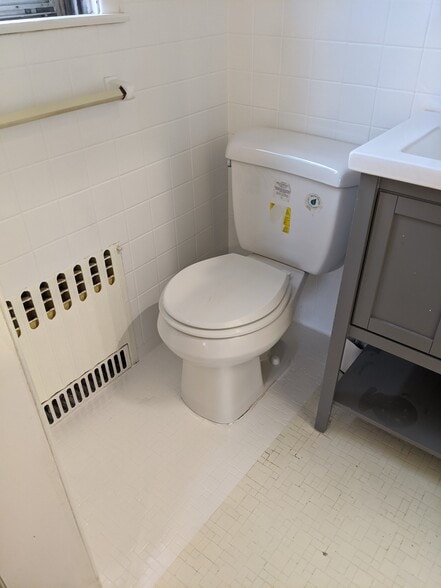 Building Photo - 639 Oakdene Ave