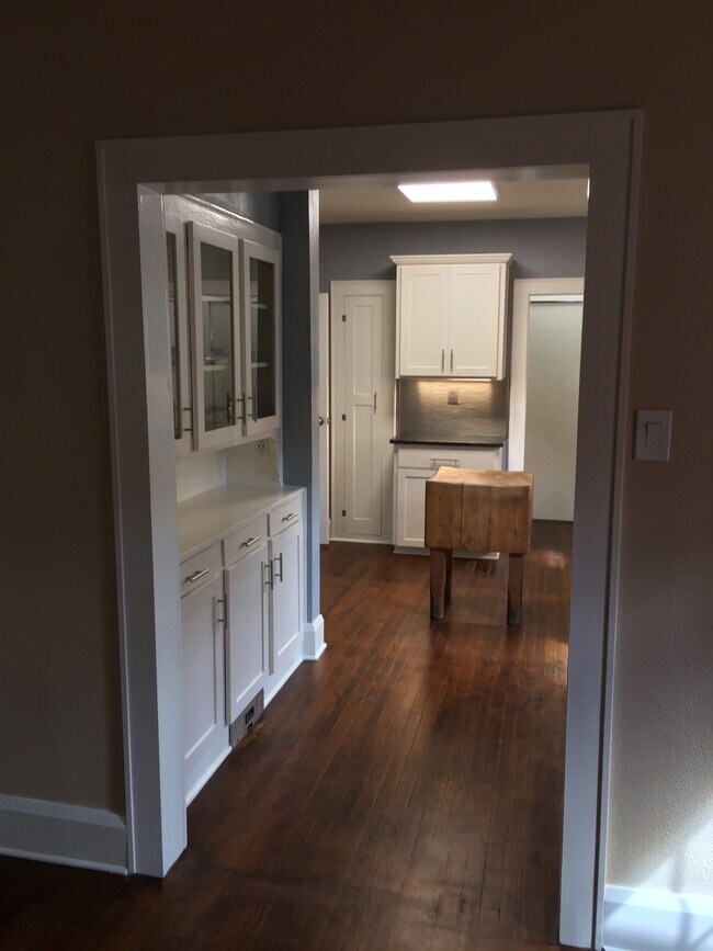 Building Photo - 301 Clifford St