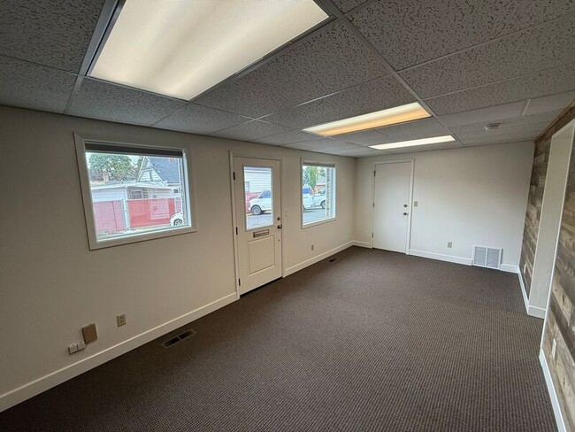 Building Photo - 1367 Commercial St SE