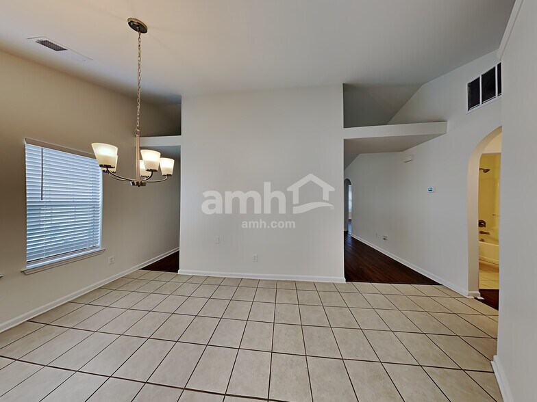 Building Photo - 602 Fairgreen Trail