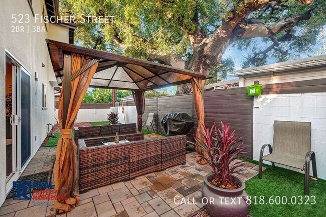 Building Photo - 523 Fischer St