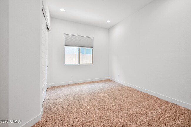 Building Photo - 8725 W Wagon Wheel Dr