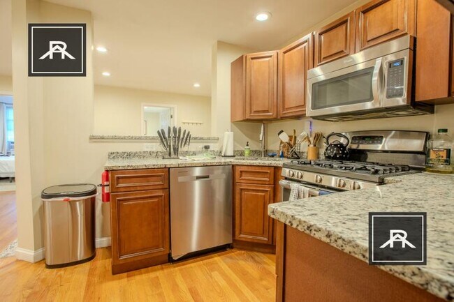 Building Photo - 4 bedroom in Brookline MA 02446