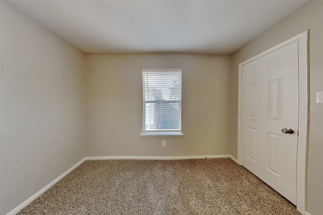 Building Photo - 18319 Harnett Dr