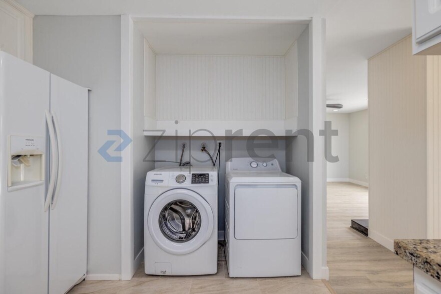 Building Photo - Unit