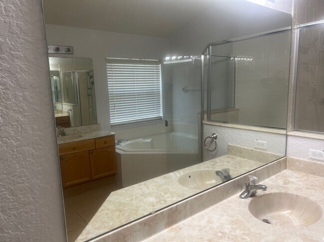 Building Photo - 2914 River Birch Dr