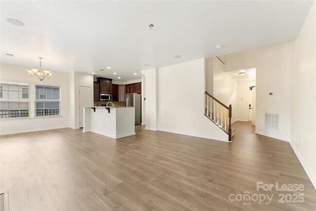 Building Photo - 1818 Fleetwood Dr