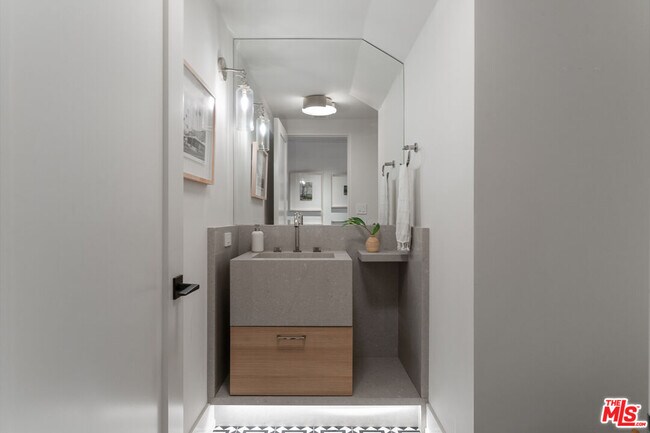 Building Photo - 929 Marco Pl