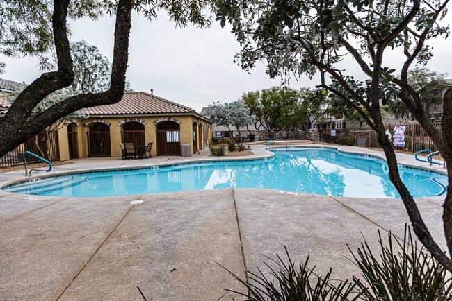 Building Photo - 4 Bedroom home located in Mountain's Edge