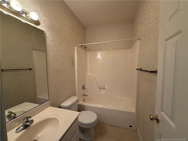 Building Photo - 755 Blue Bird Dr