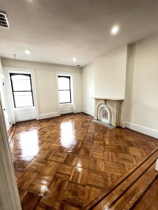 Building Photo - 569 Jersey Ave