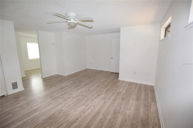 Building Photo - 904 Sumter St
