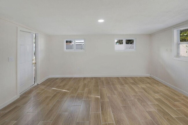 Building Photo - 710 Cayuga St