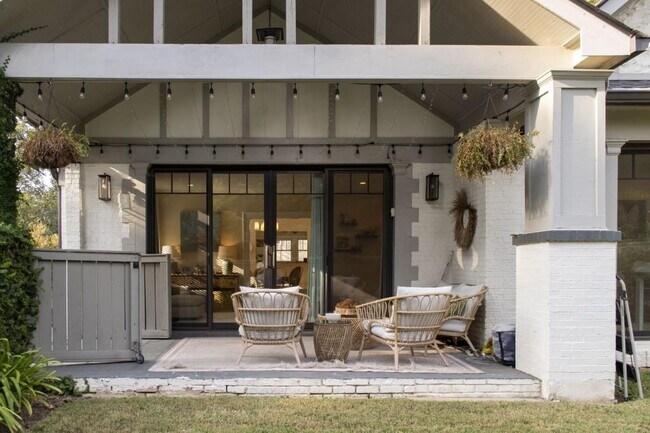 Building Photo - 801 Durant Pl NE