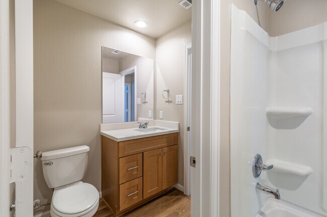 Building Photo - 217 Pk Pl Cir