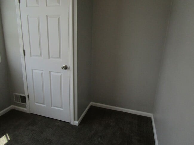 Building Photo - UPDATED 1 BEDROOM, 1 BATH HOME + OFFICE IN...