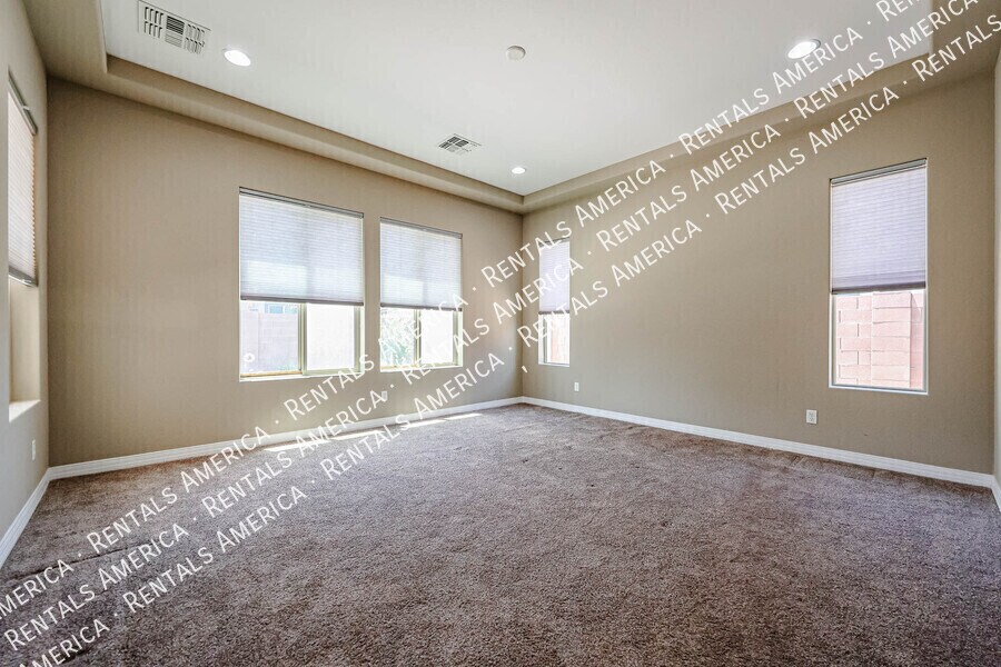 Building Photo - 3325 E Coconino Dr