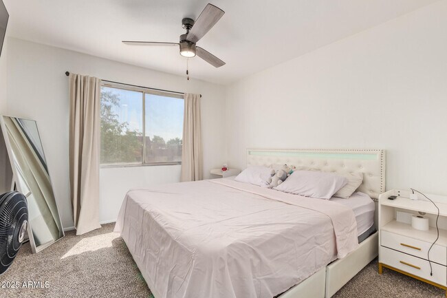 Building Photo - 4807 W Northern Ave