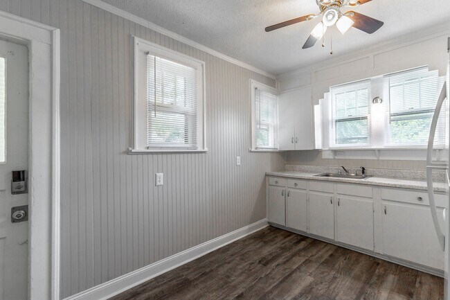 Building Photo - 300 Dunlap Ave