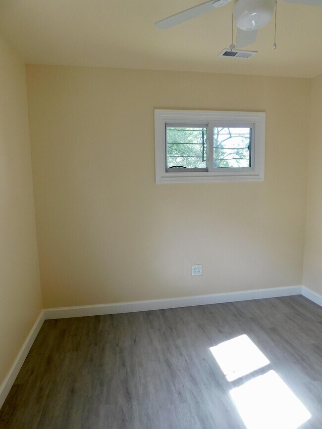Building Photo - 1208 W 21st Ave