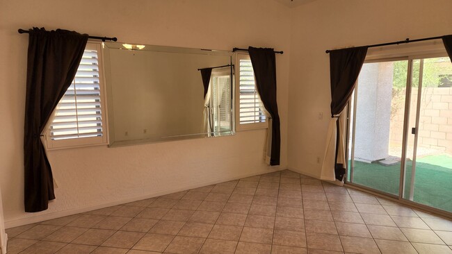 Building Photo - 3 Bedroom Home in Westbank Estates Near E ...