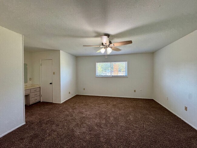 Building Photo - Charming Single Family Home In Hewitt, TX ...
