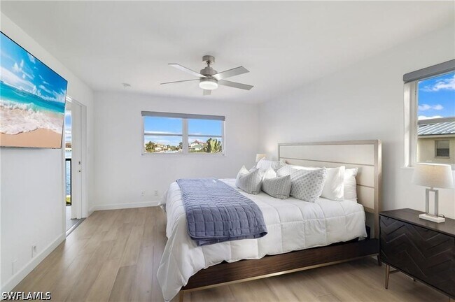 Building Photo - 9486 Gulf Shore Dr