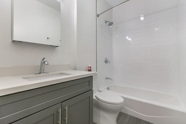 Building Photo - Beautiful 2 bedroom in Echo Park/Silver Lake with parking!