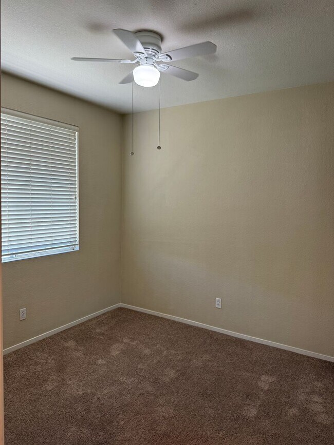 Building Photo - NICE SINGLE STORY HOME NEAR PARK AND SCHOOLS!