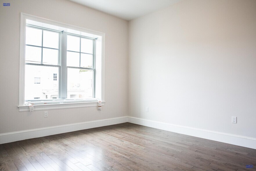 Building Photo - 12 Harvard Terrace