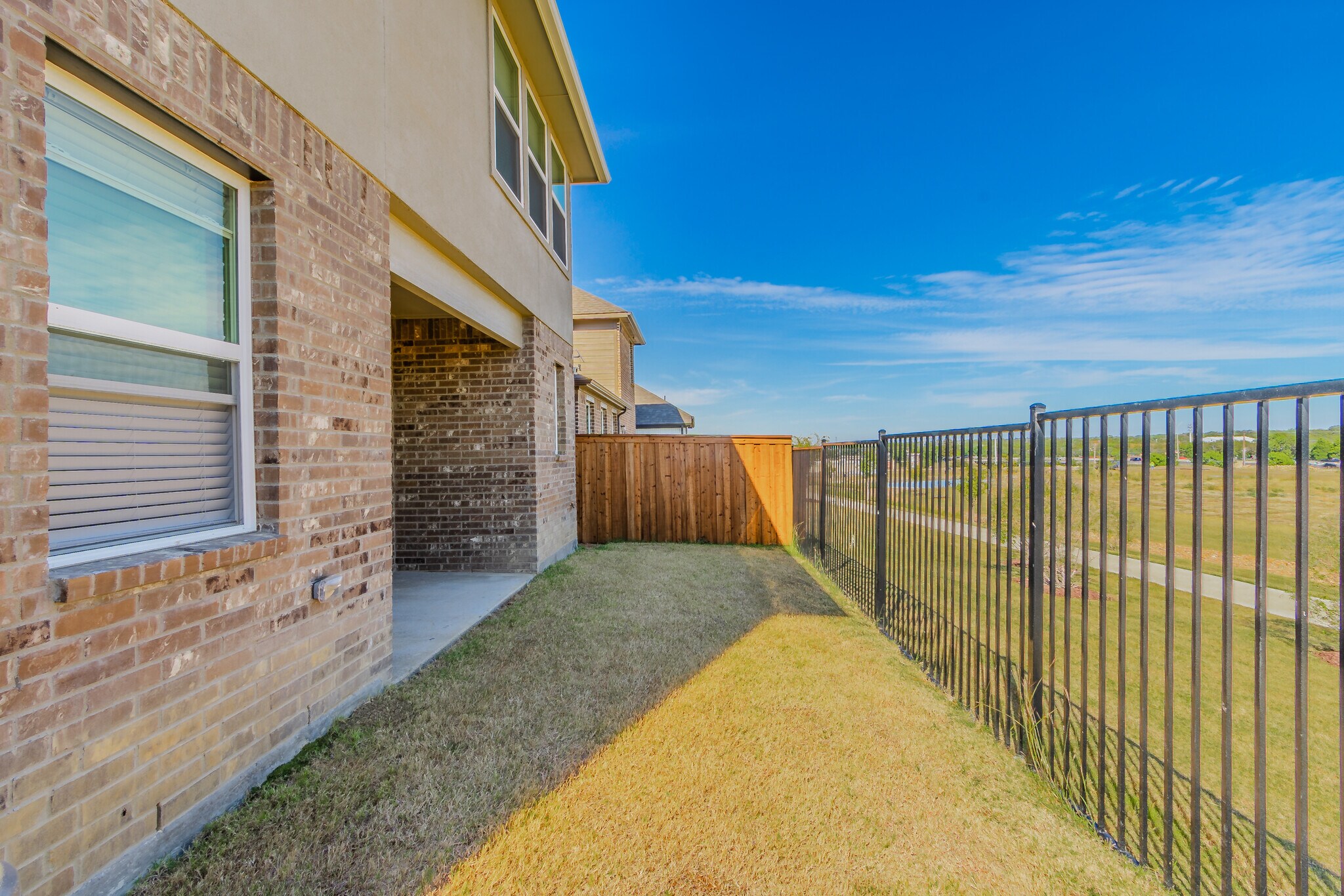 Building Photo - 2068 Buffalo Hill Dr