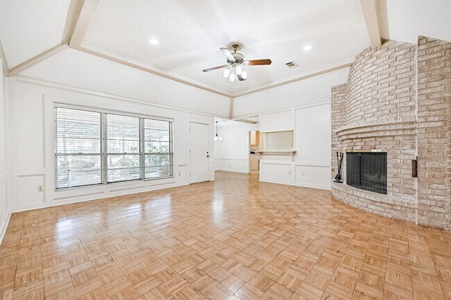 Building Photo - 2005 La Salle Ln