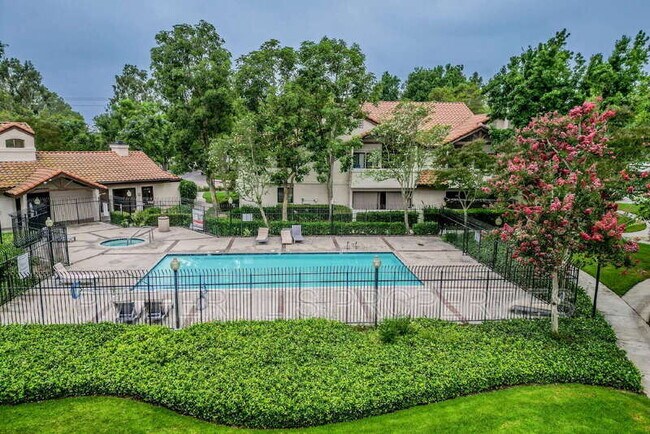 Building Photo - 8331 Vineyard Ave