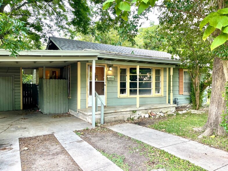 Primary Photo - 3920 Leland Ave