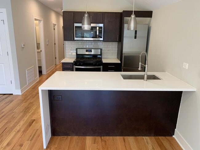 Building Photo - 2336 W 19th St