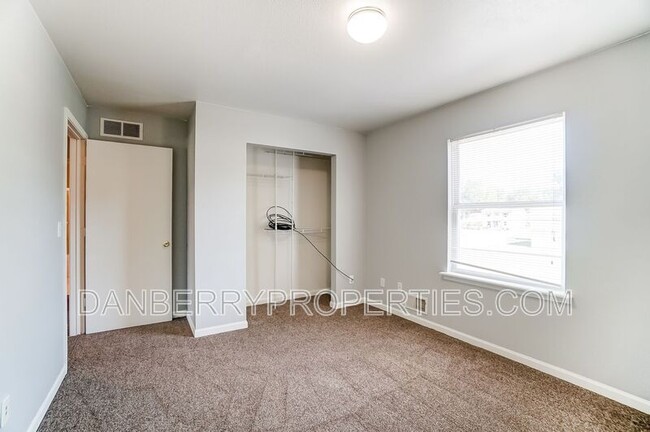 Building Photo - 3660 Willow Run Dr