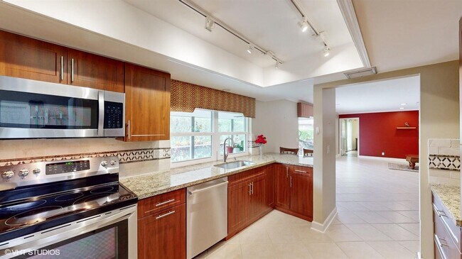 Building Photo - 488 Forestview Dr