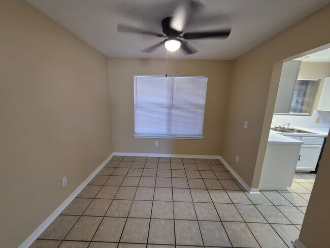 Building Photo - 5907 Deer Lake Dr