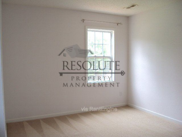 Building Photo - 404 Onondaga Ct