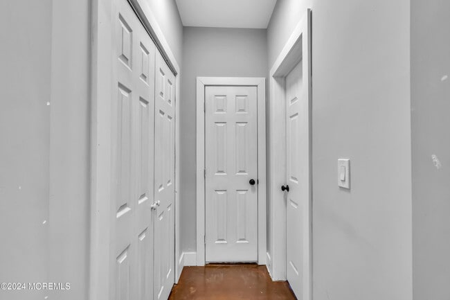 Building Photo - 922 4th Ave